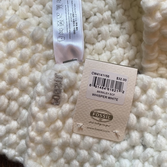 NWT Fossil Berkley whisper white button knit scarf - Picture 3 of 4